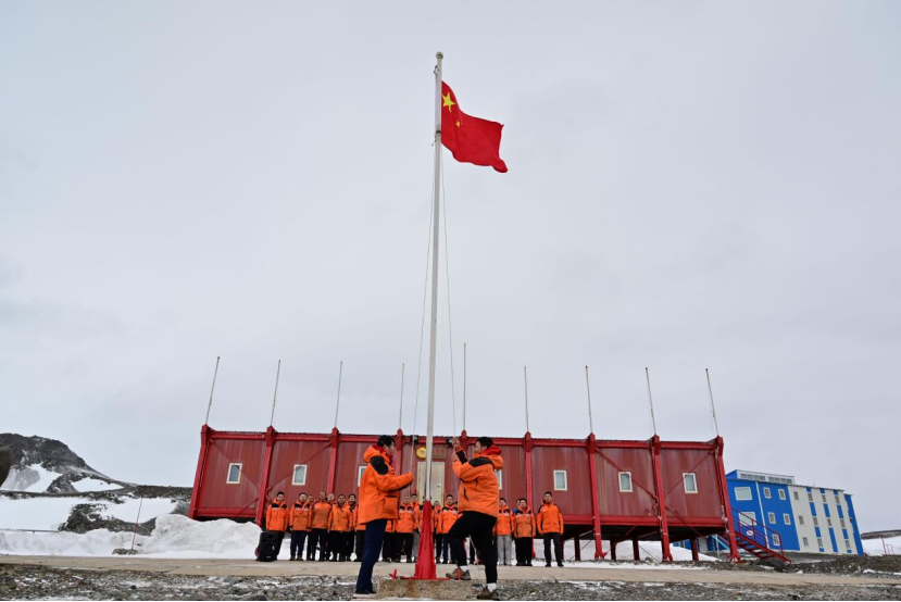 中国第40次、41次南极考察长城站越冬队顺利交接 -20241223雪龙探极451